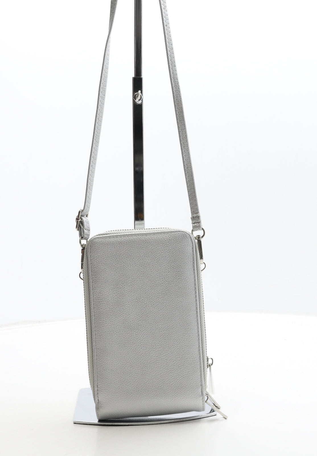 Preworn Womens Silver Polyurethane Crossbody Size Small