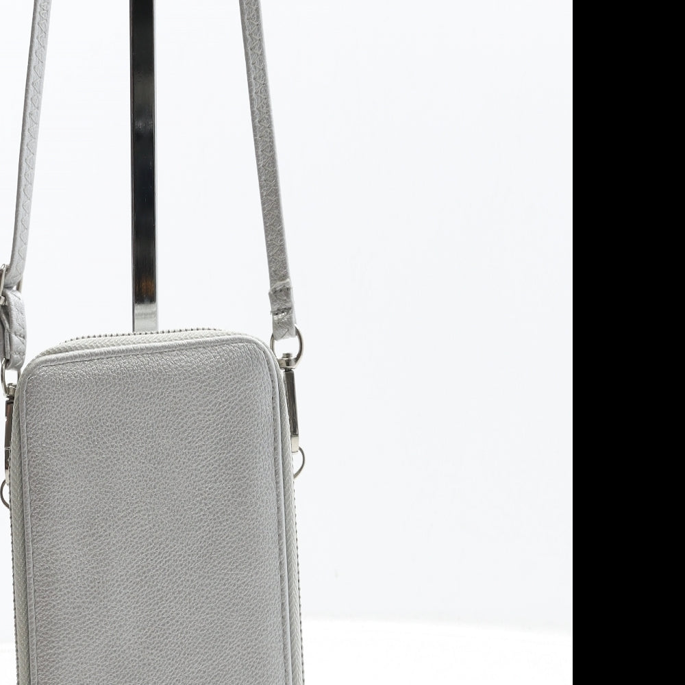 Preworn Womens Silver Polyurethane Crossbody Size Small