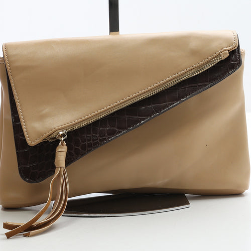 Preworn Womens Beige Polyurethane Clutch Size Small - Croc Texture