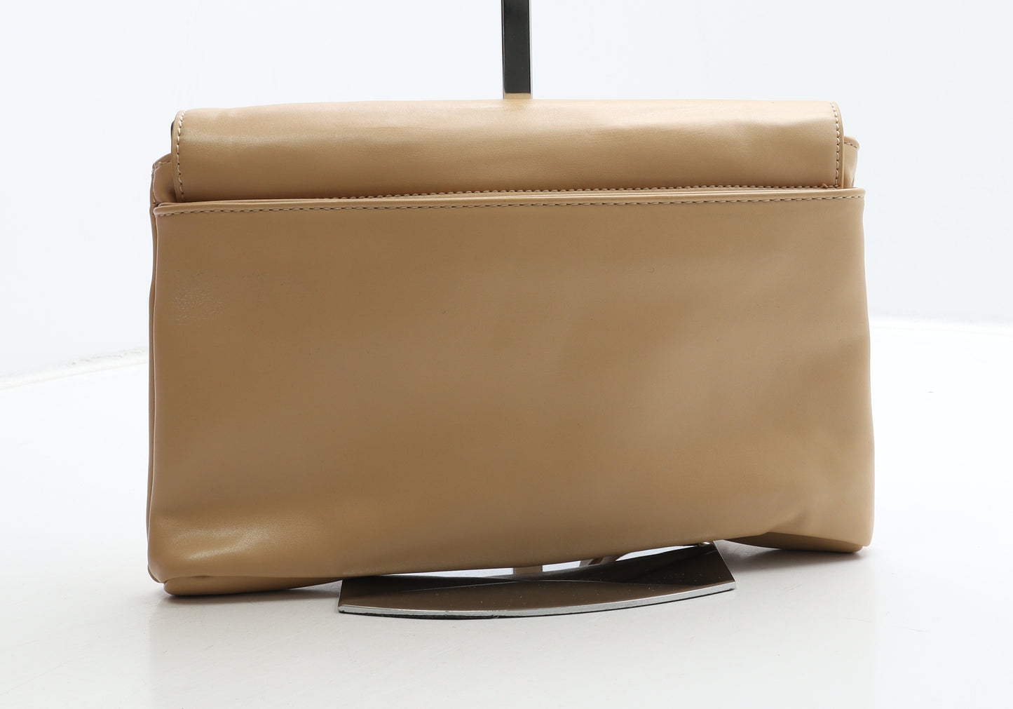 Preworn Womens Beige Polyurethane Clutch Size Small - Croc Texture