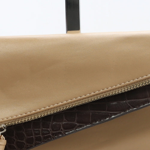 Preworn Womens Beige Polyurethane Clutch Size Small - Croc Texture