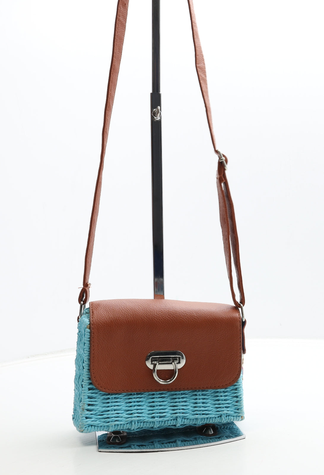 Preworn Womens Blue Wicker Crossbody Size Small