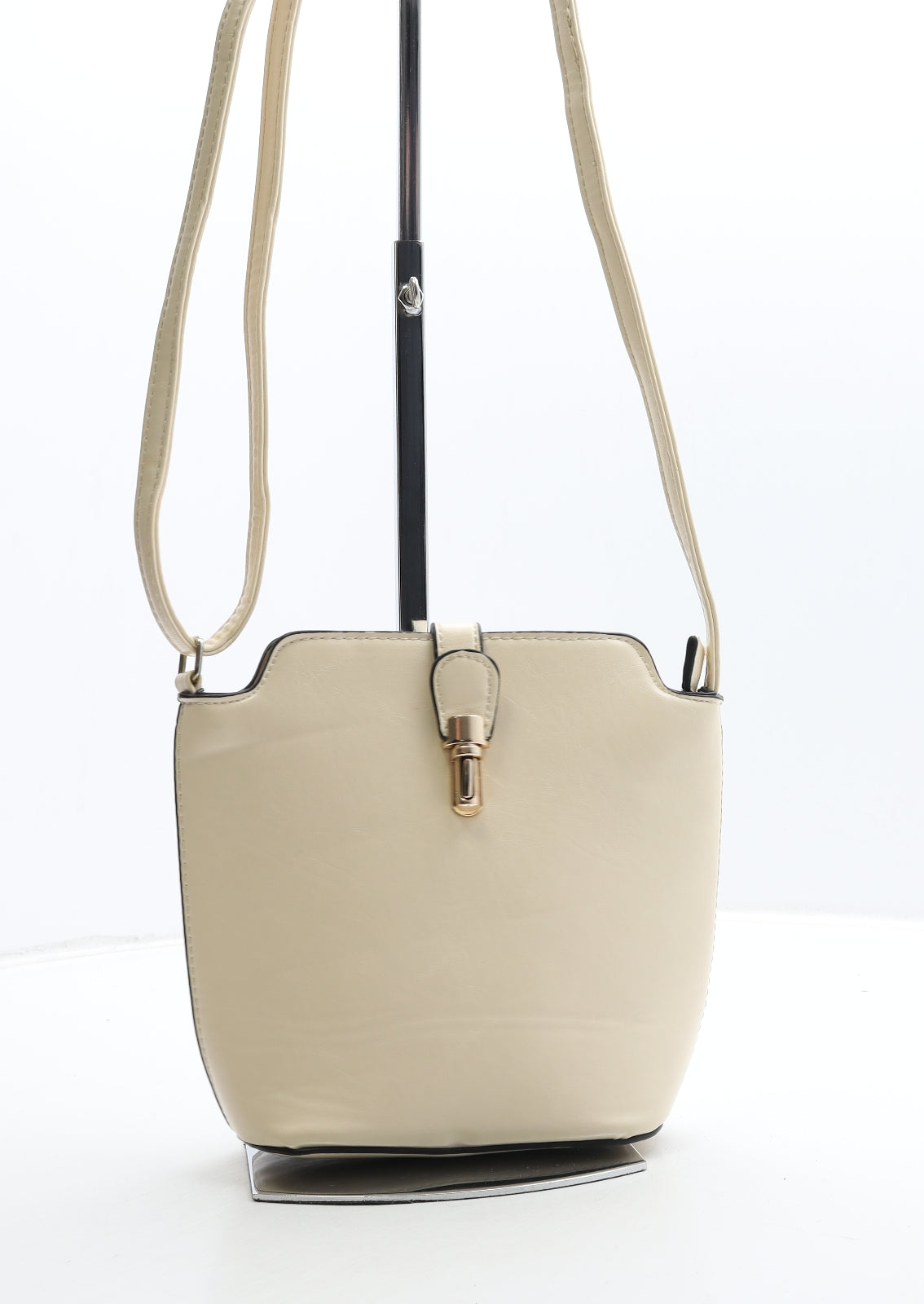 Preworn Womens Beige Polyurethane Crossbody Size Small