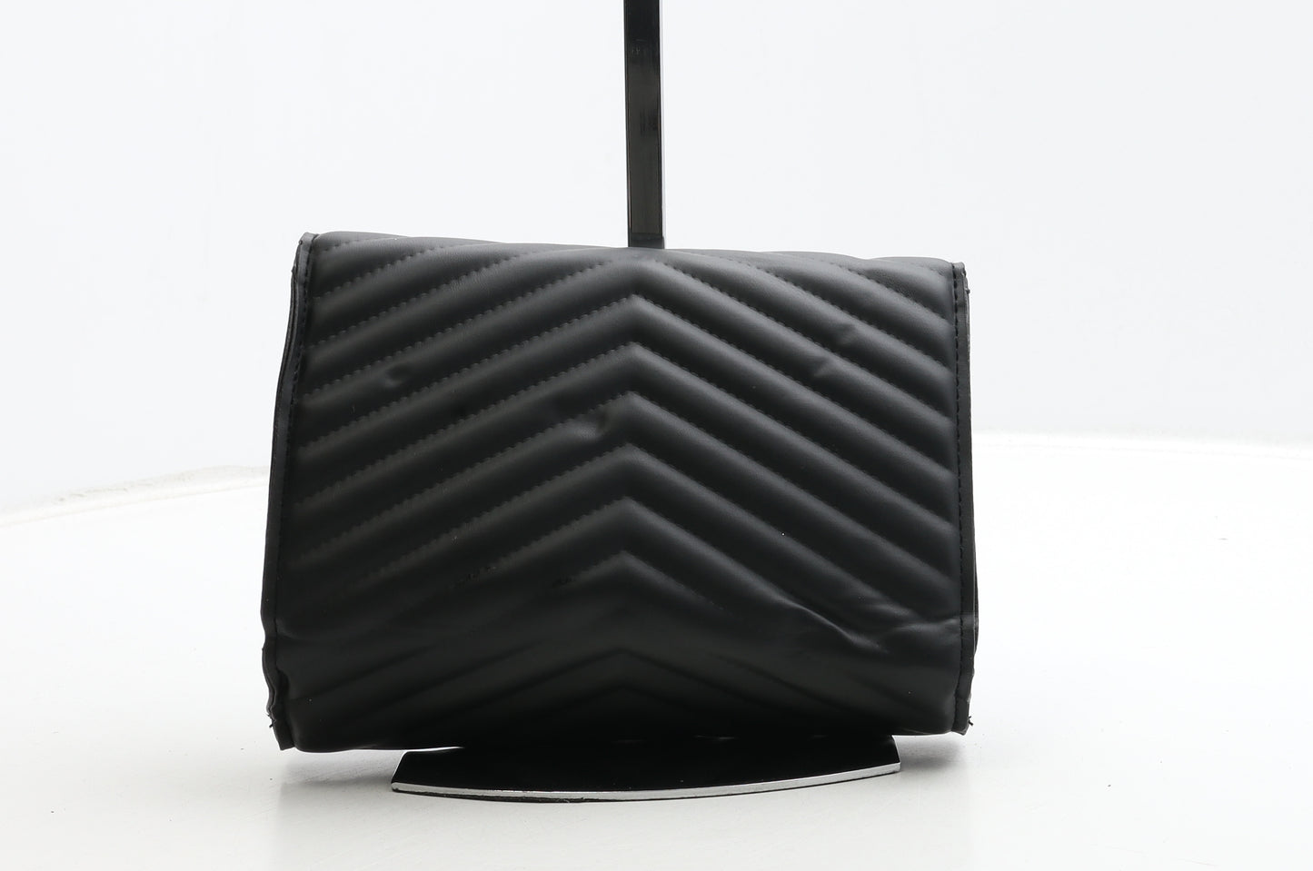 Preworn Womens Black Polyurethane Clutch Size Small