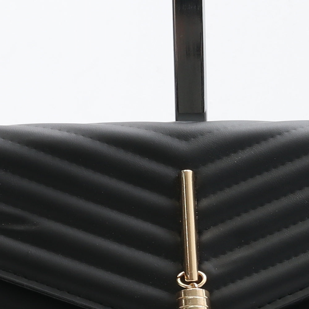 Preworn Womens Black Polyurethane Clutch Size Small