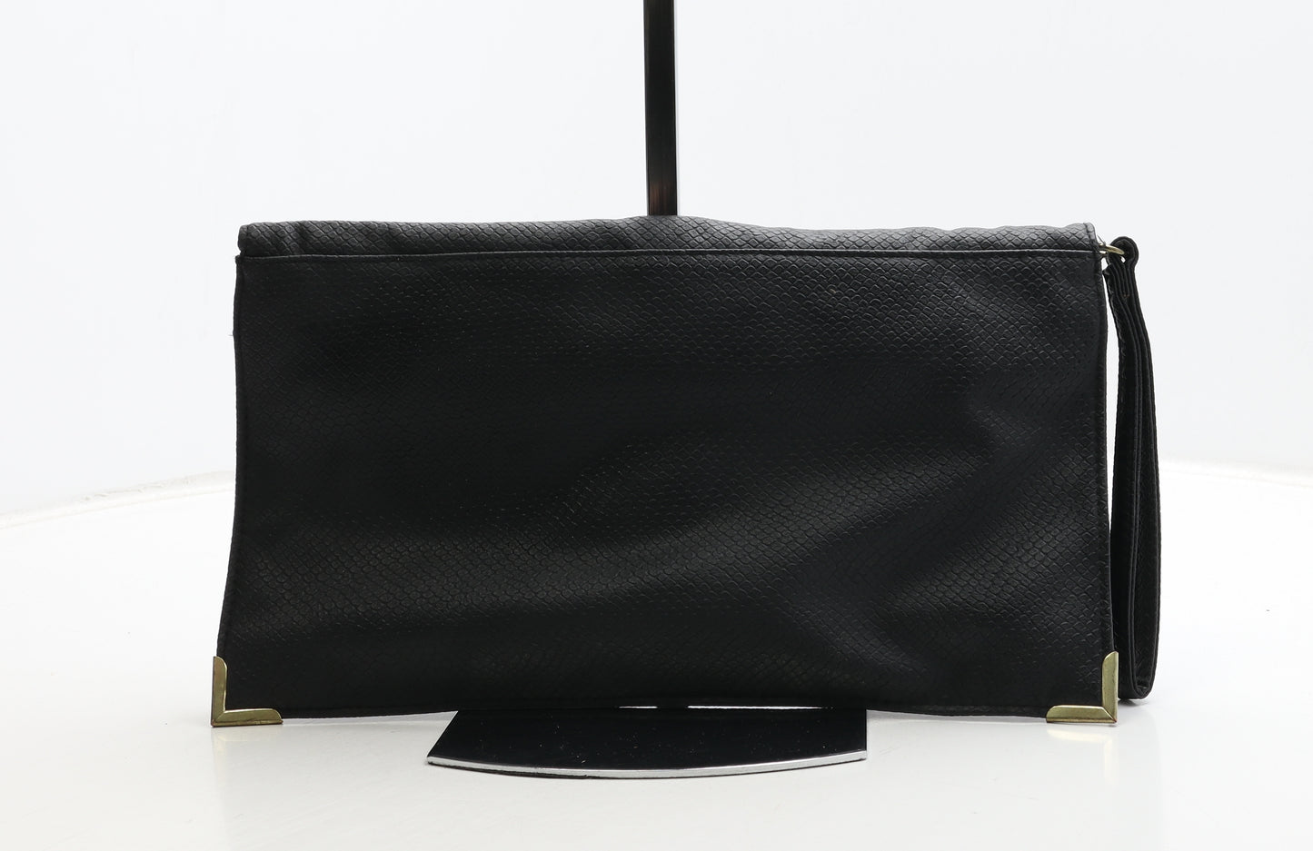 Preworn Womens Black Polyurethane Clutch Size Small - Croc Texture