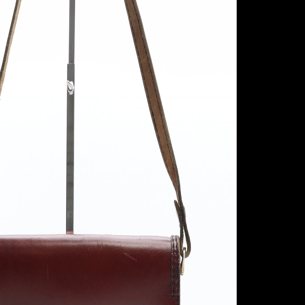 Preworn Womens Brown Leather Saddle Bag Size Medium