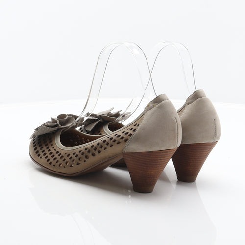 Wonders Womens Brown Leather Court Heel UK 4 37 - Flower detail