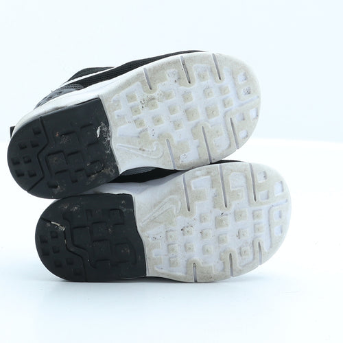 Nike Boys Black Fabric Trainer UK 6.5