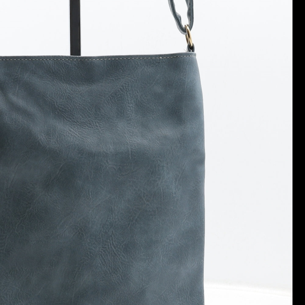 Preworn Womens Blue Leather Crossbody Size Medium