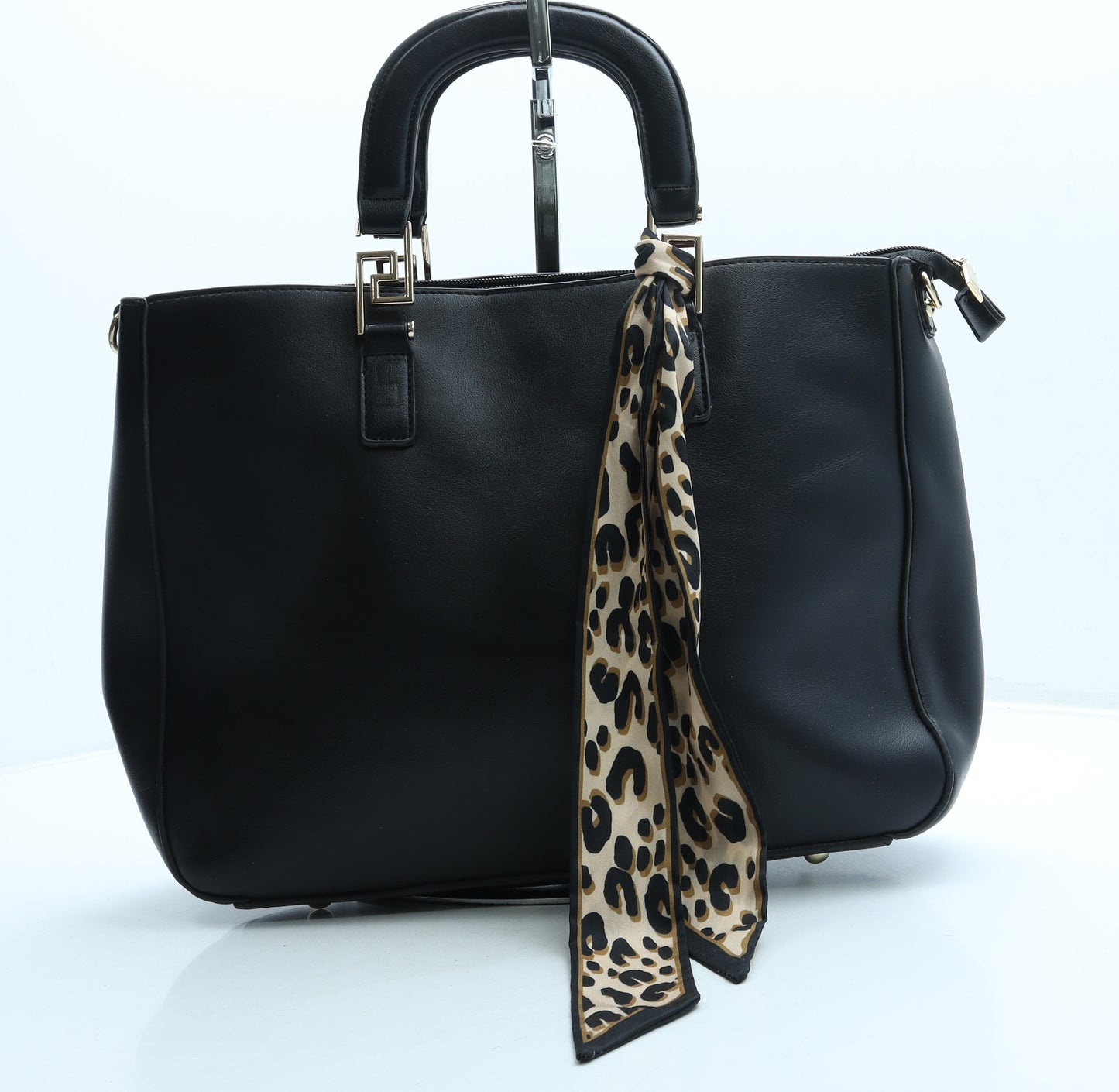 Preworn Womens Black Leather Top Handle Bag Size Medium