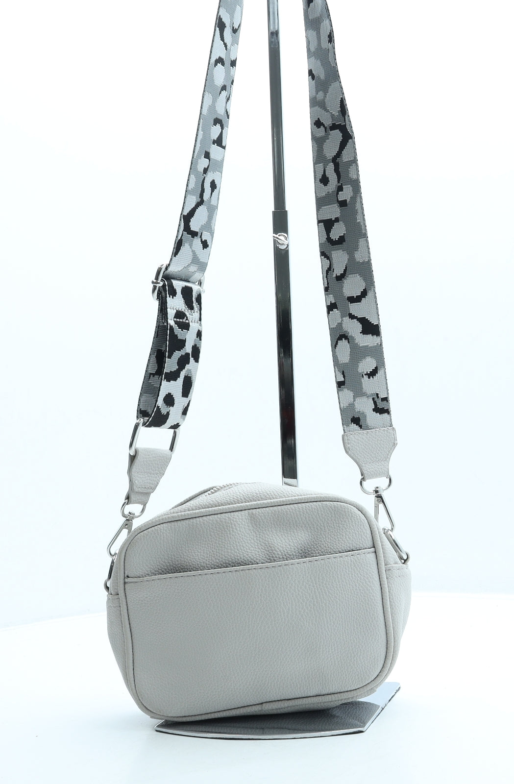 New Look Womens Grey Geometric Leather Crossbody Size Small
