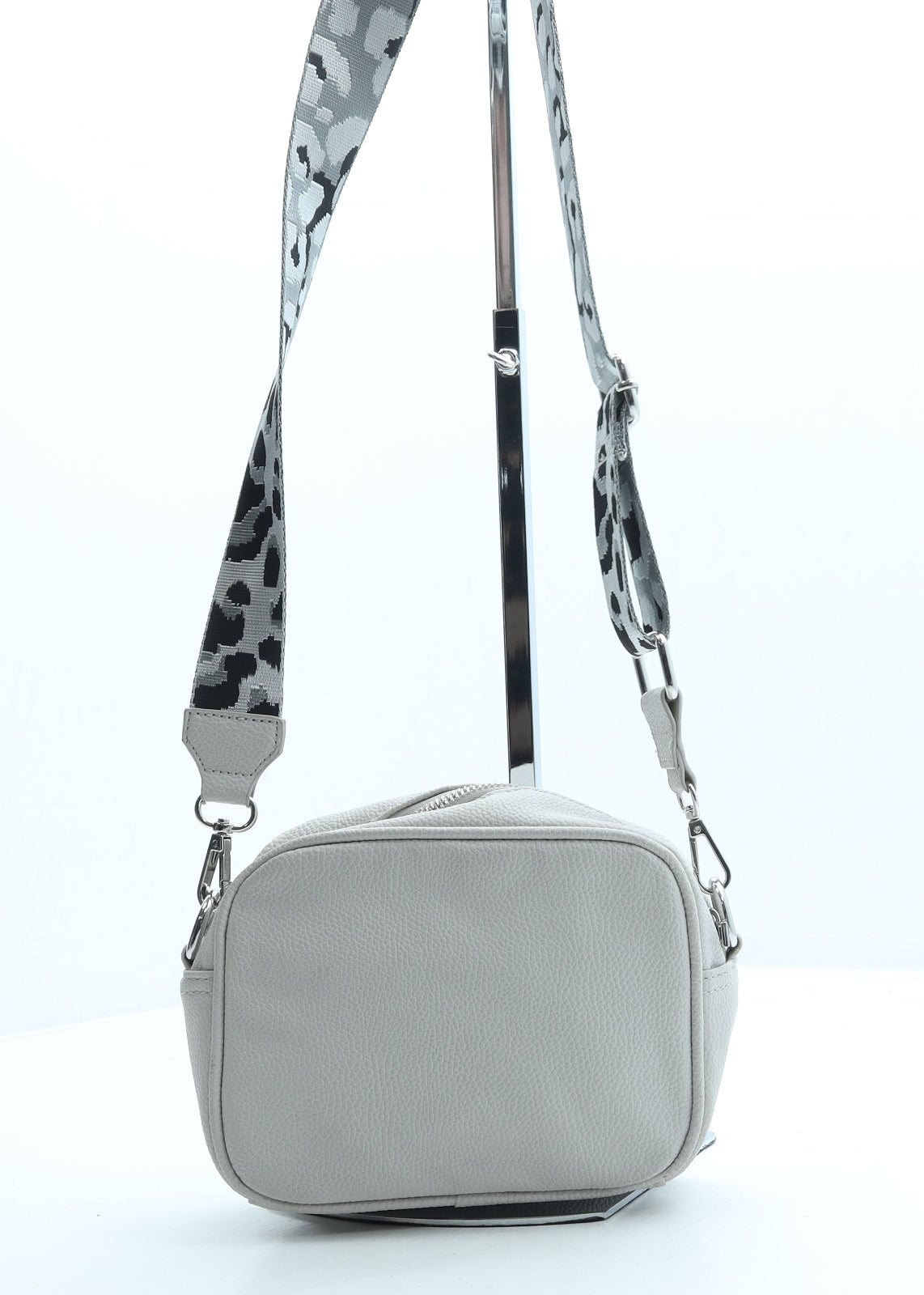 New Look Womens Grey Geometric Leather Crossbody Size Small