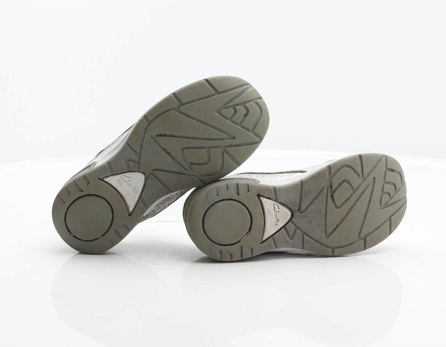 Clarks Girls Silver Geometric Synthetic Trainer UK 9 27 - Stars pattern
