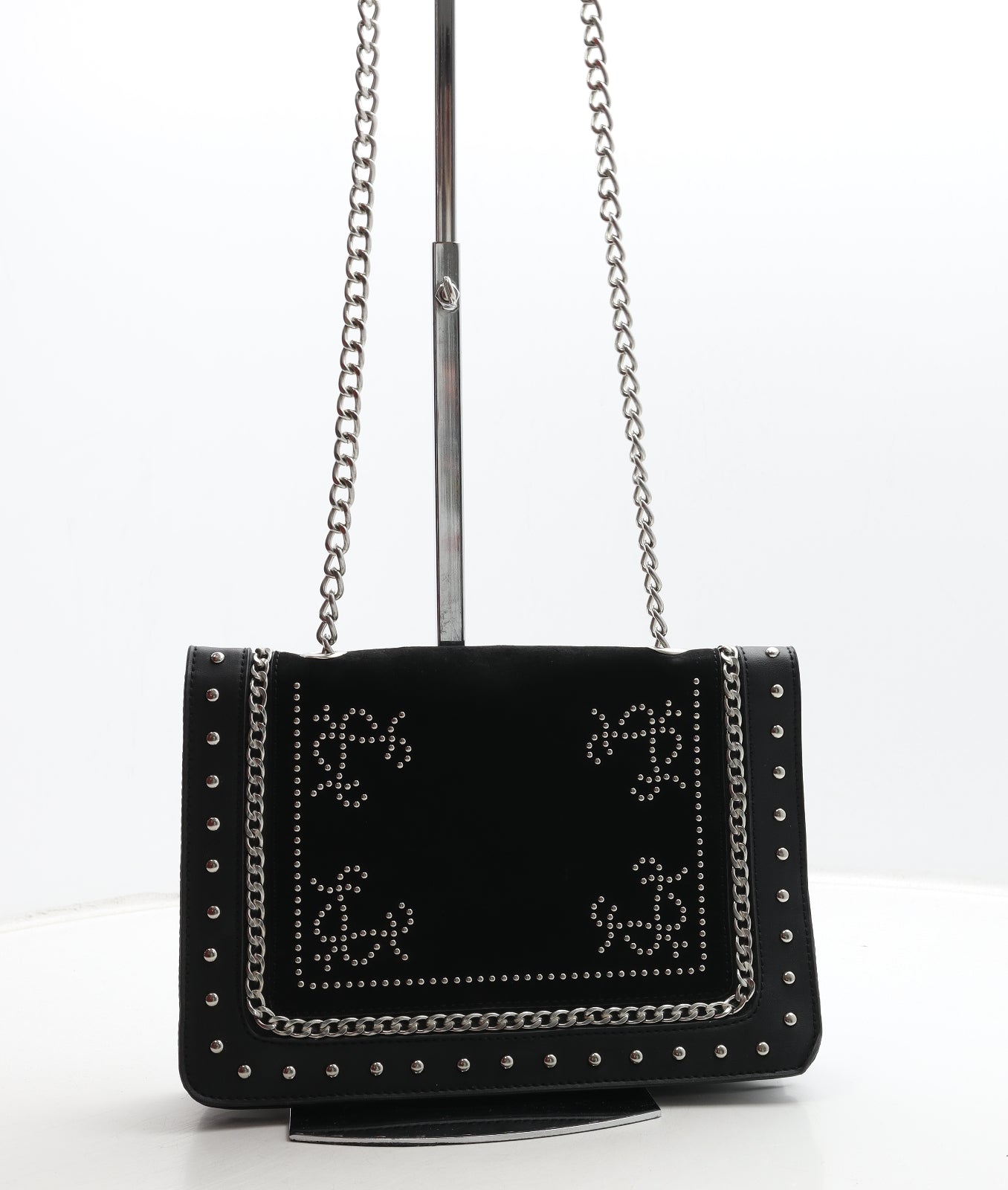 Preworn Womens Black Polyurethane Crossbody Size Medium - Chain Detail