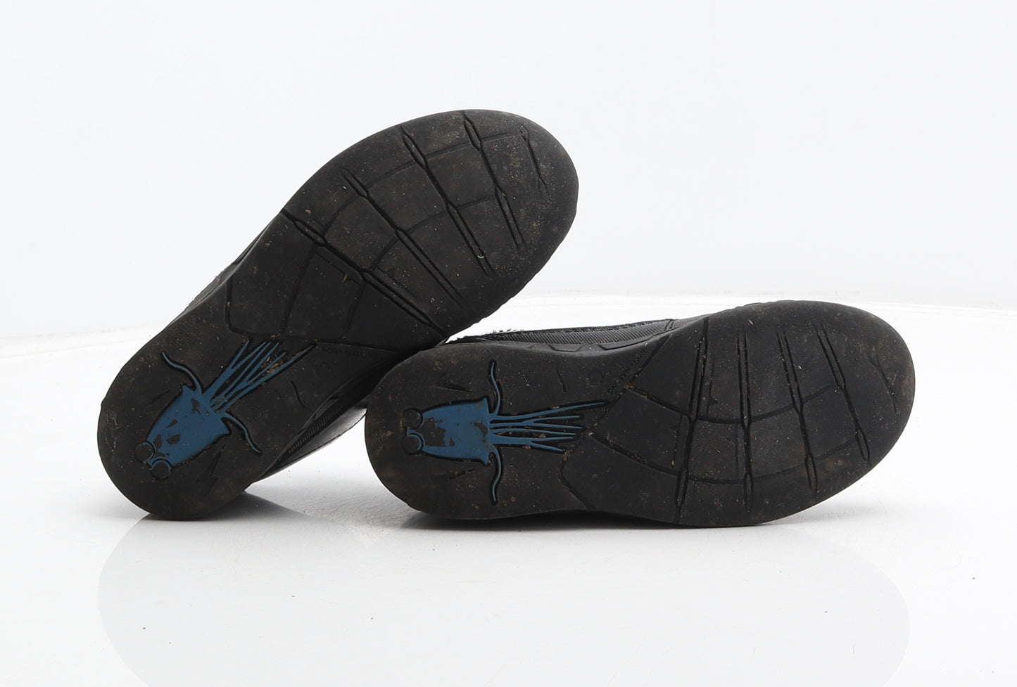 Preworn Boys Black Synthetic Trainer UK 12 30