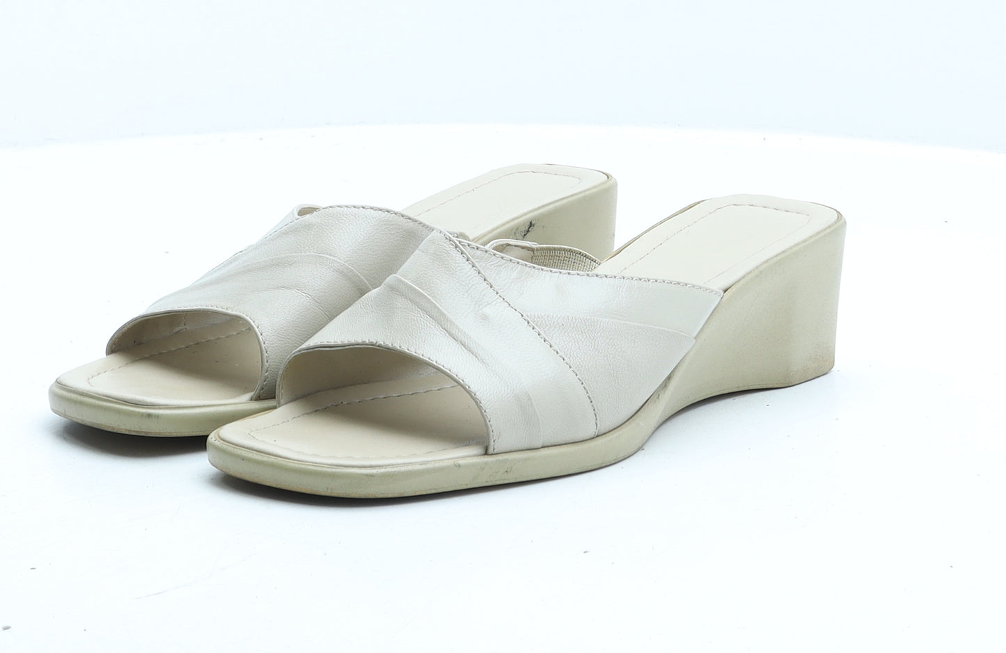 Preworn Womens Beige Synthetic Mule Heel UK 5