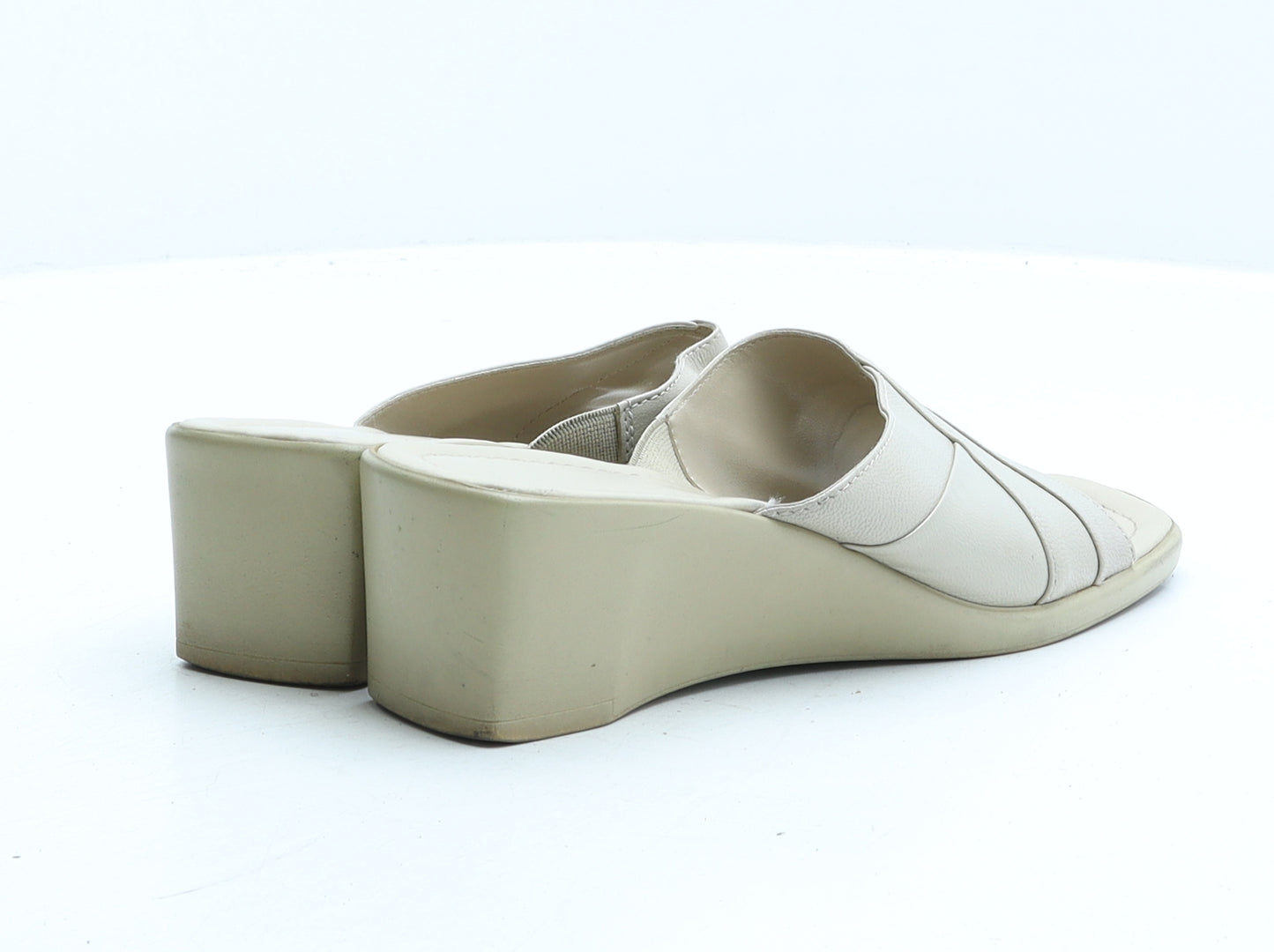 Preworn Womens Beige Synthetic Mule Heel UK 5