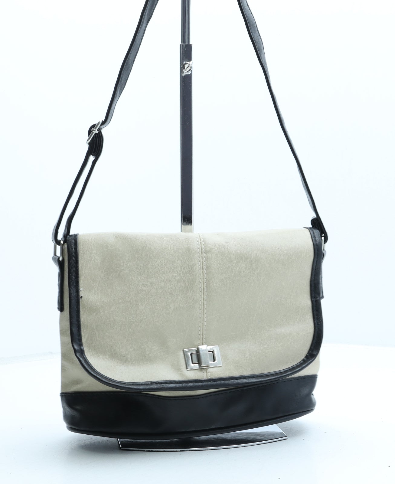 Preworn Womens Beige Polyurethane Crossbody Size Small