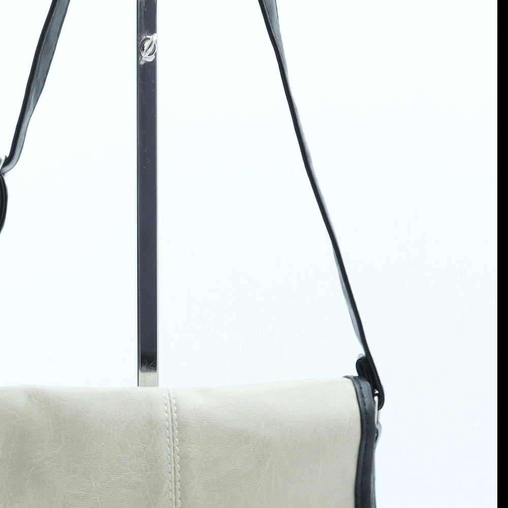 Preworn Womens Beige Polyurethane Crossbody Size Small