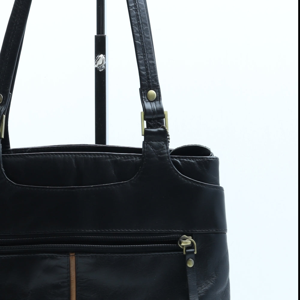 GiGi Womens Black Leather Shoulder Bag Size Small