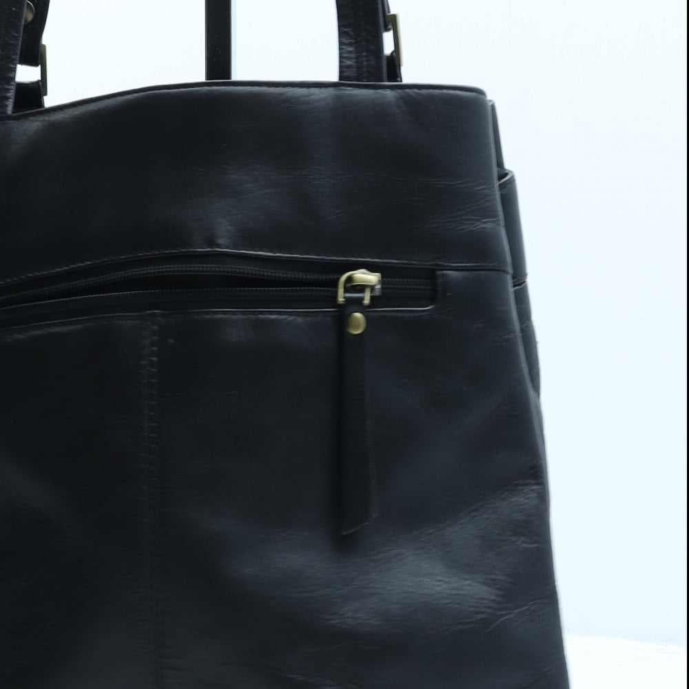 GiGi Womens Black Leather Shoulder Bag Size Small