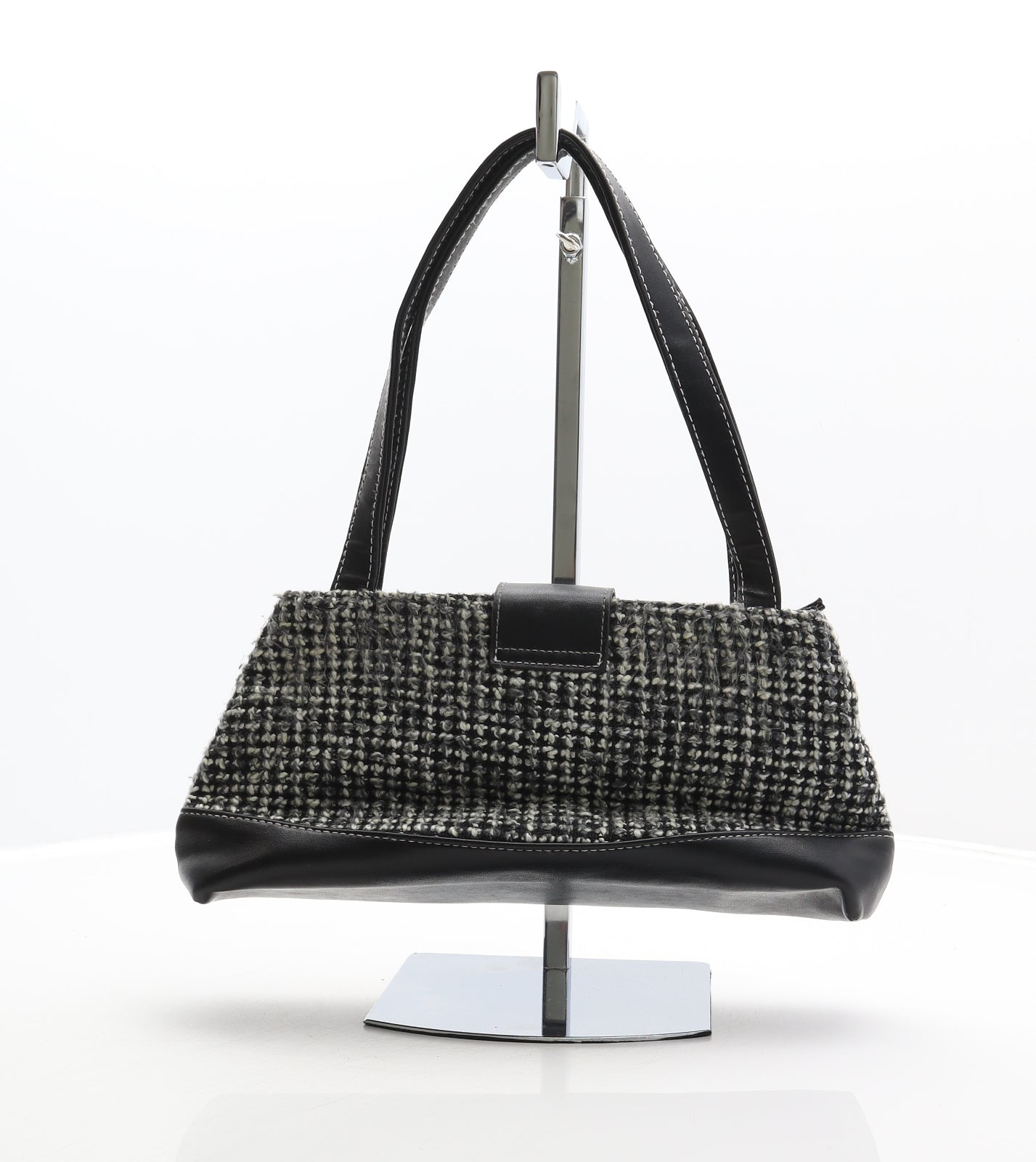 Preworn Womens Black Polyurethane Shoulder Bag Size Small