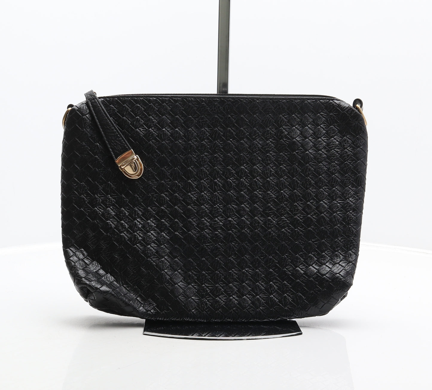 Preworn Womens Black Woven Polyurethane Clutch Size Medium