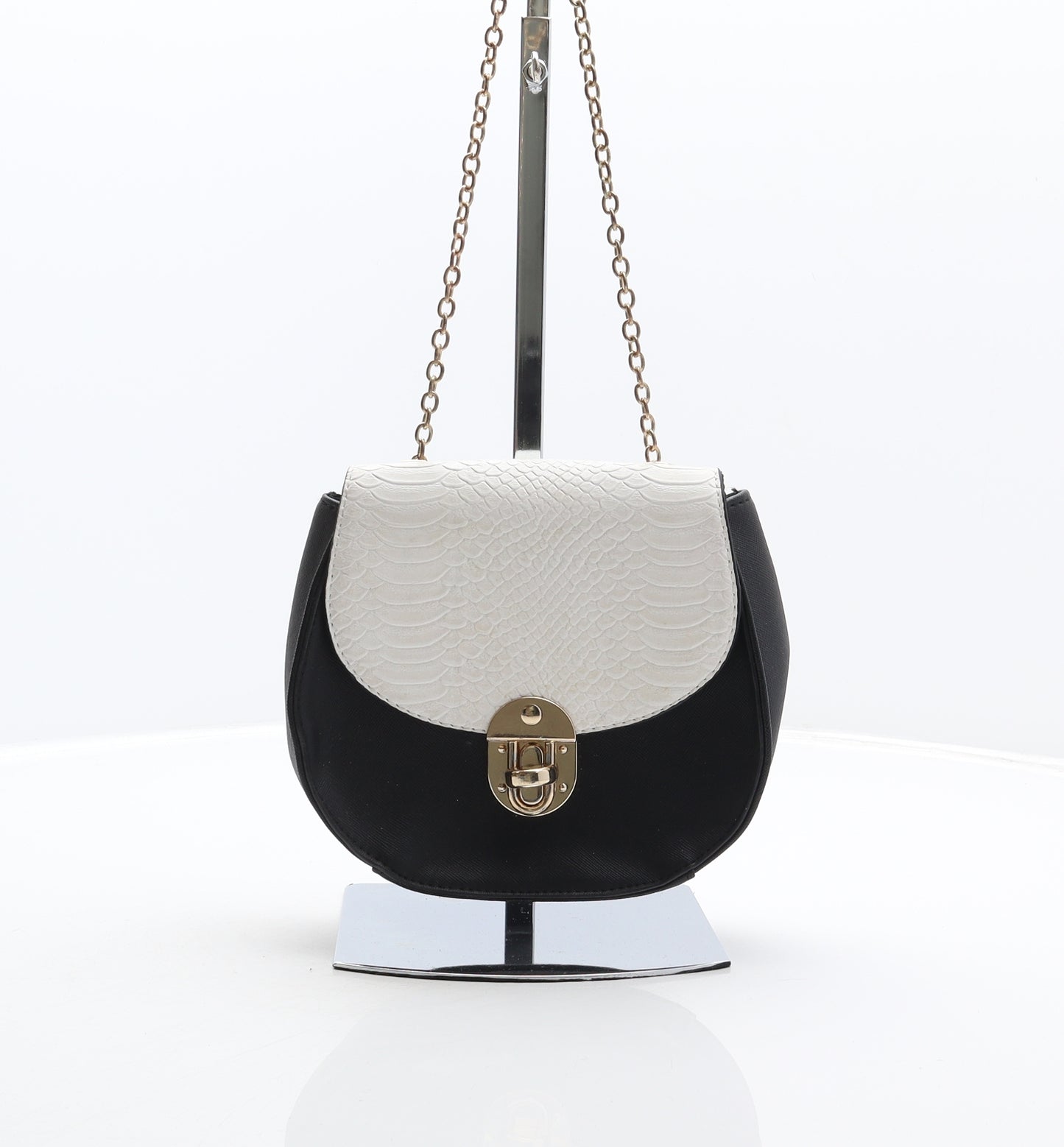 New Look Womens Black Animal Print Polyurethane Crossbody Size Small - Croc pattern