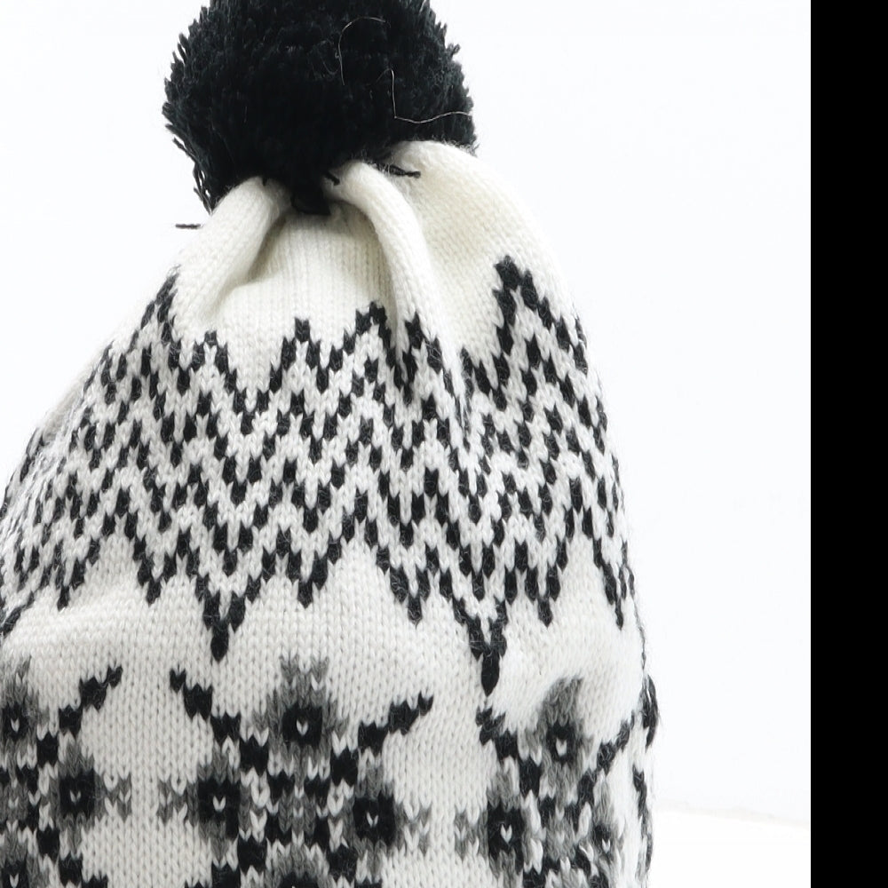 Newcastle United Womens White Geometric Acrylic Bobble Hat One Size