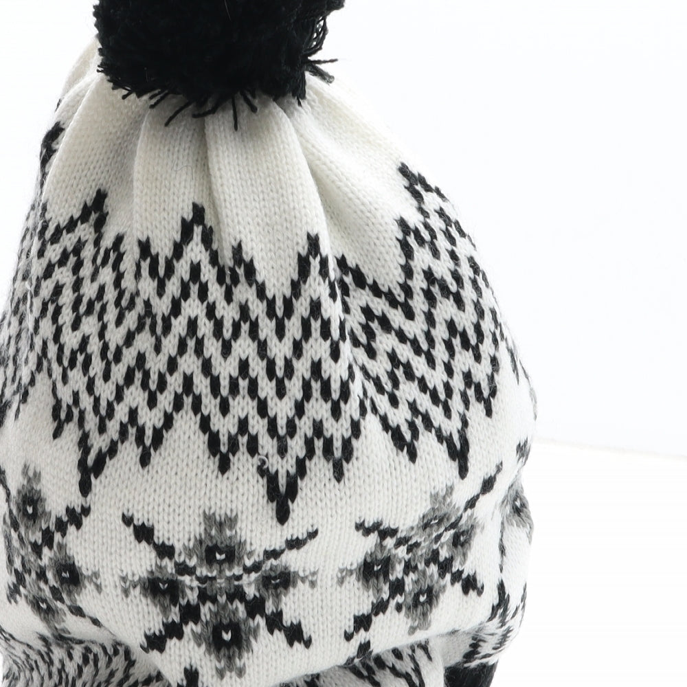 Newcastle United Womens White Geometric Acrylic Bobble Hat One Size