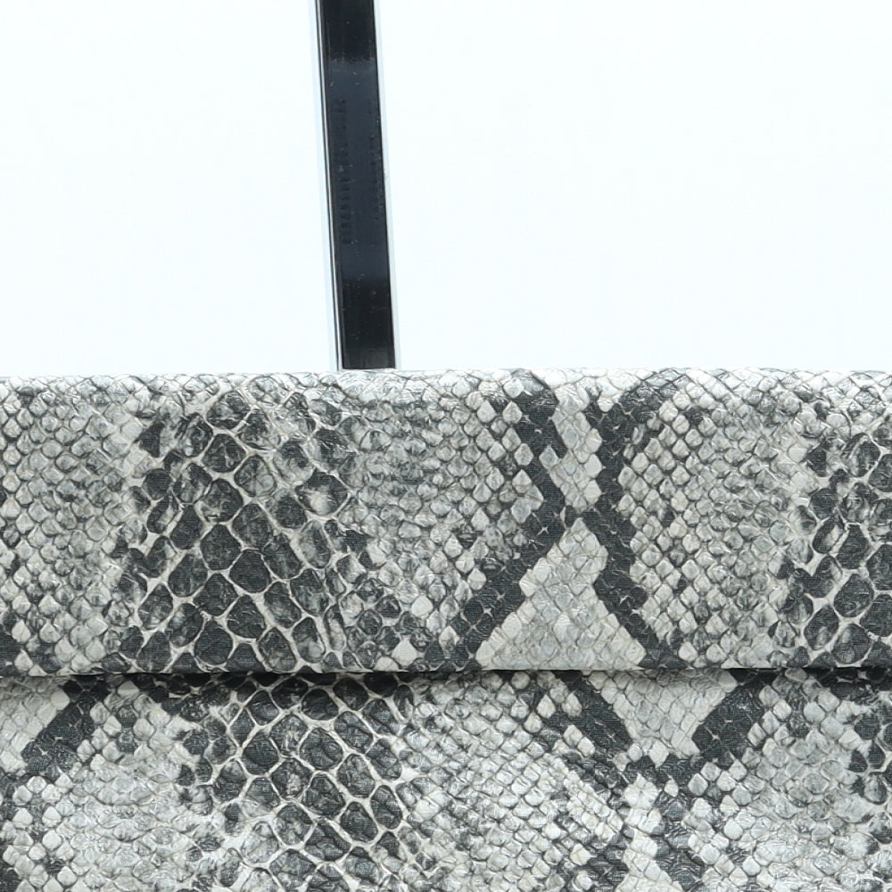 Preworn Womens Grey Animal Print Leather Clutch Size Medium