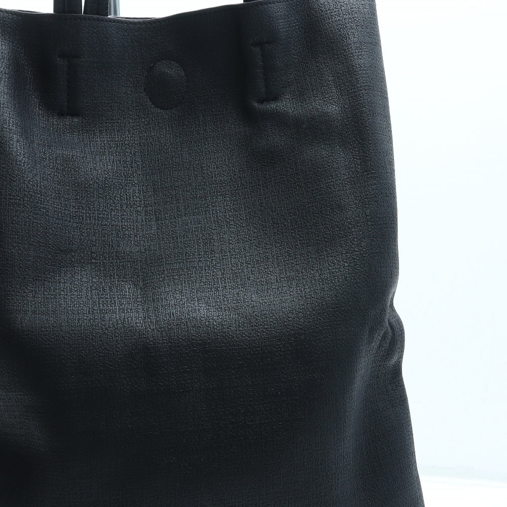 Preworn Womens Black Leather Shoulder Bag Size Large