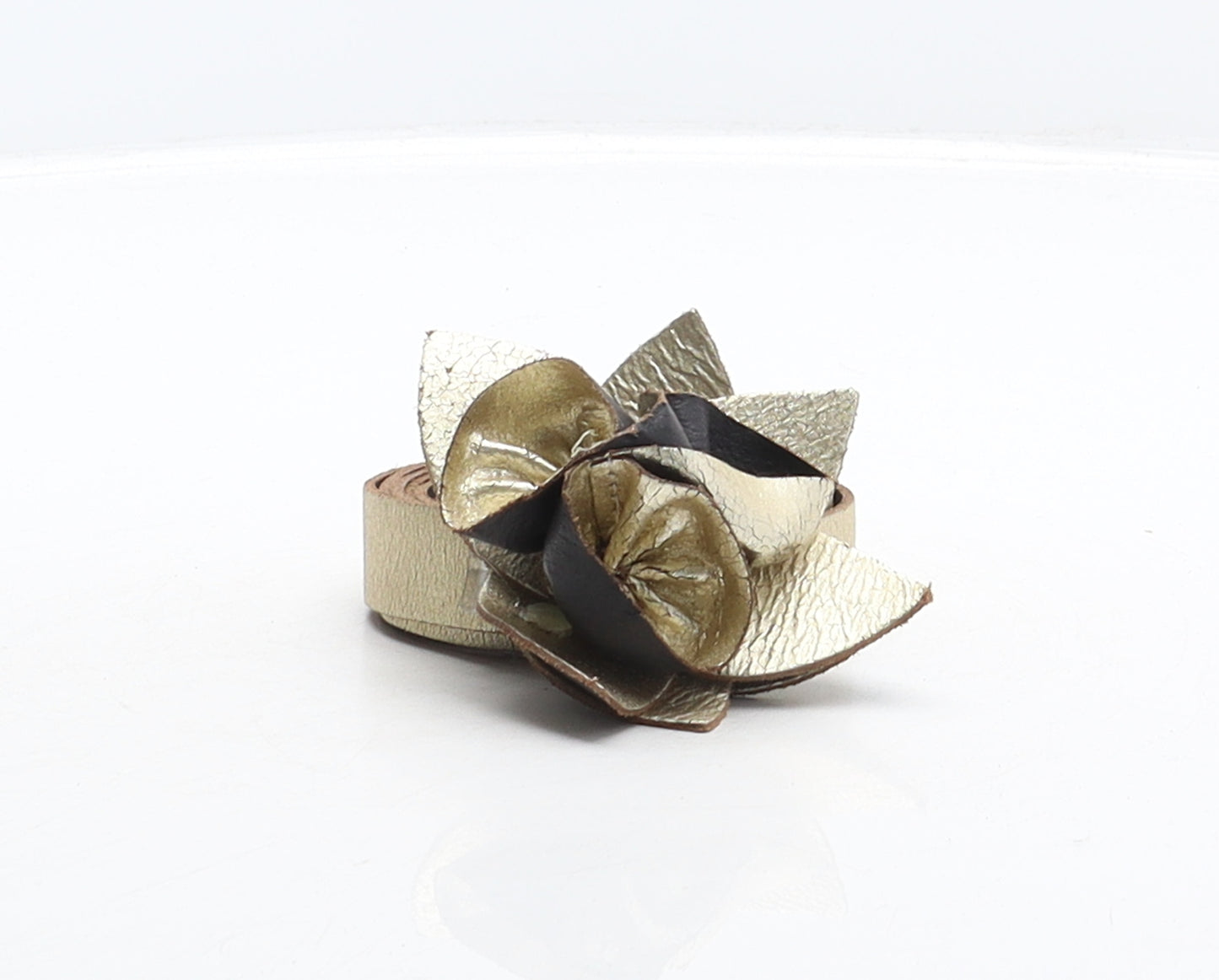 Preworn Womens Gold Solid Leather Fashion Belt Belt Size XL - Flower detail