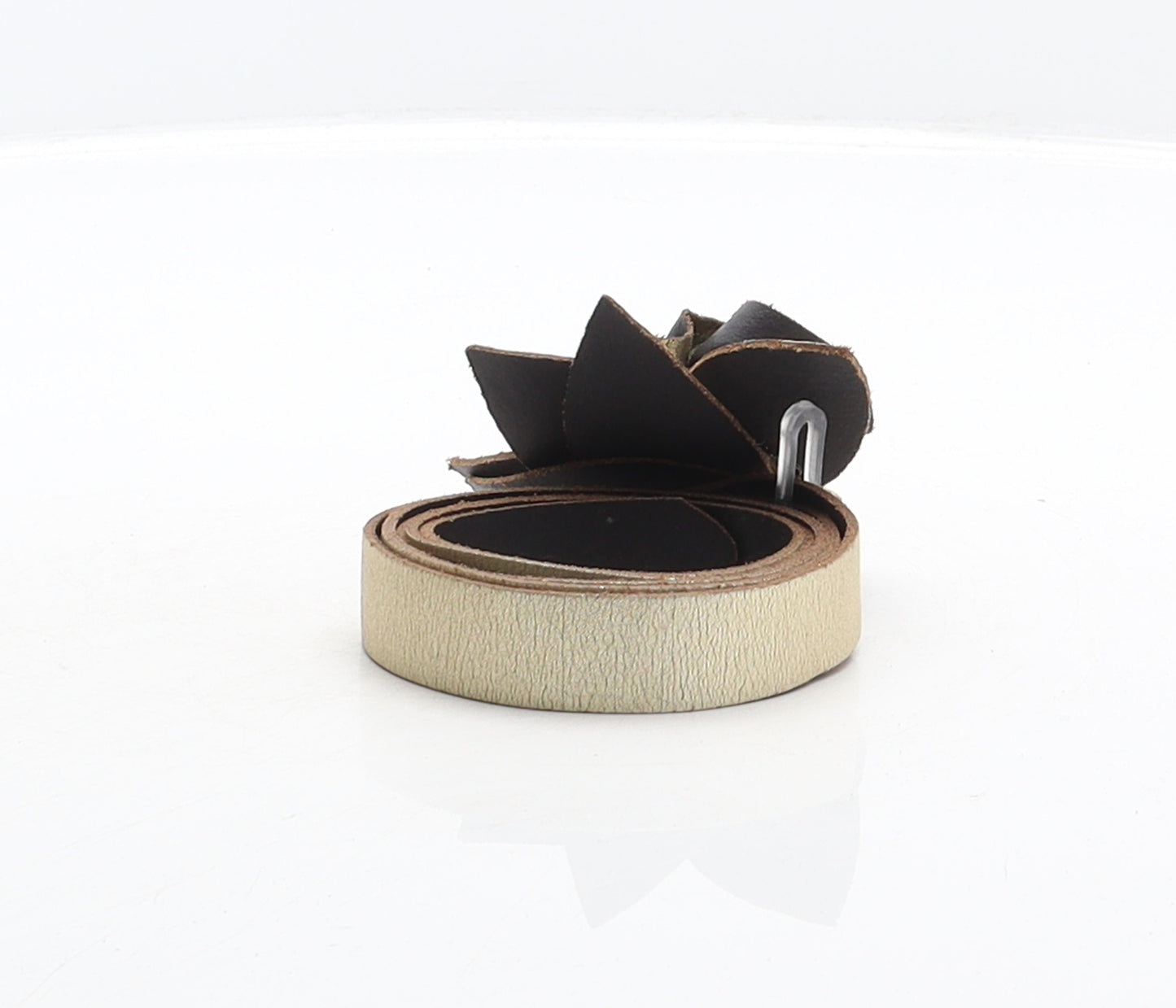 Preworn Womens Gold Solid Leather Fashion Belt Belt Size XL - Flower detail
