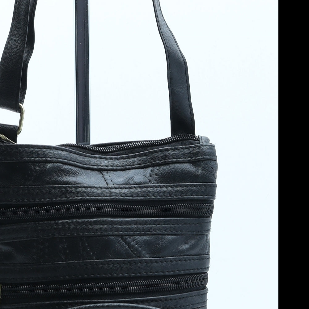 Preworn Womens Black PVC Crossbody Size Small