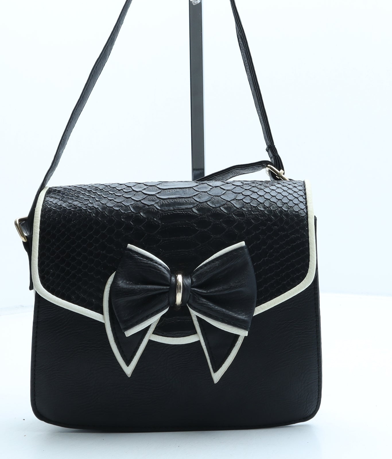 New Look Womens Black Polyurethane Crossbody Size Small - Croc Texture