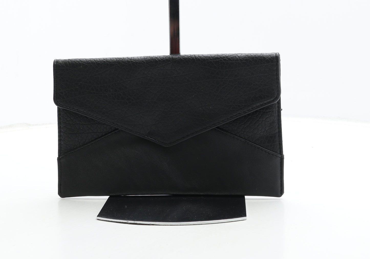 Preworn Womens Black Polyurethane Clutch Size Small