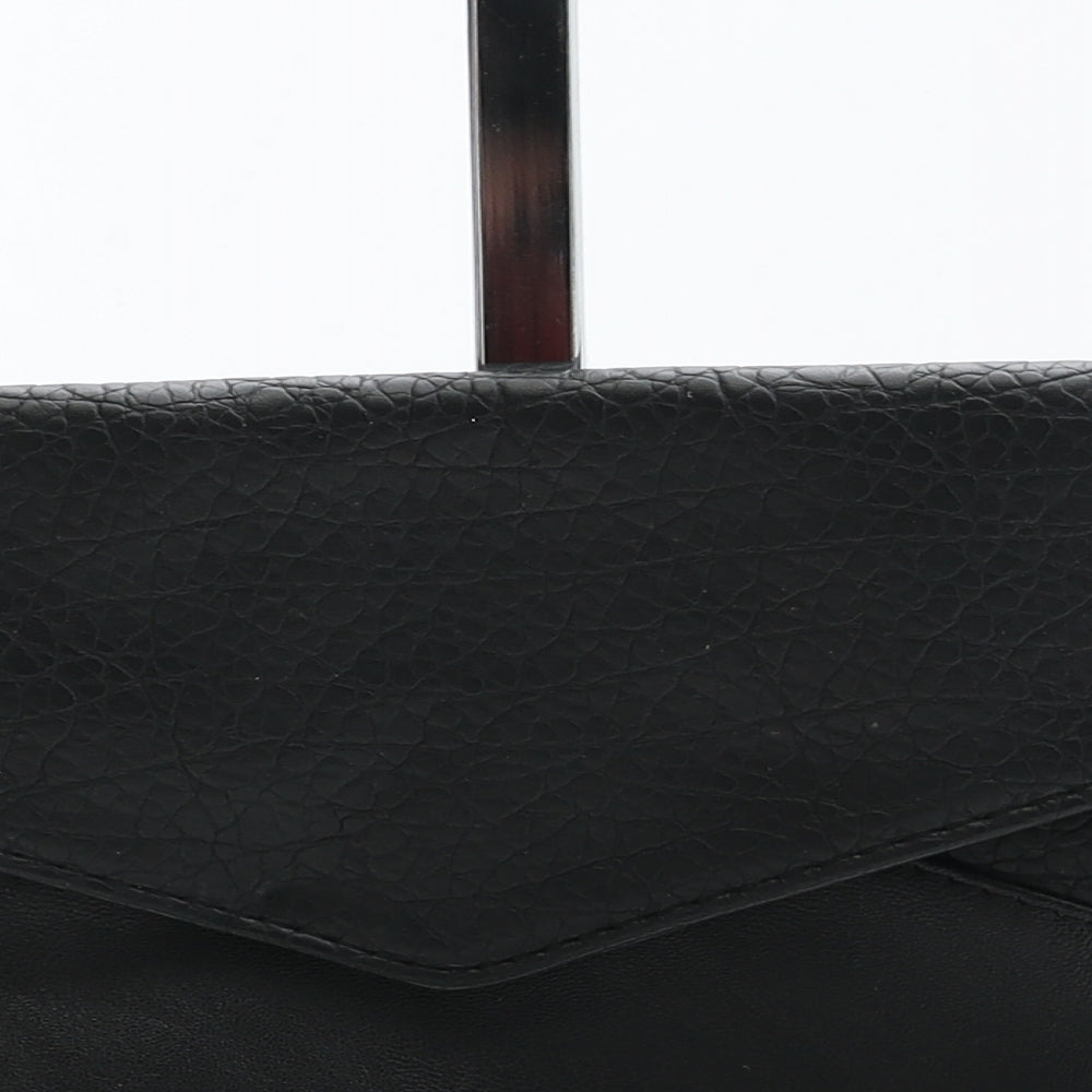 Preworn Womens Black Polyurethane Clutch Size Small