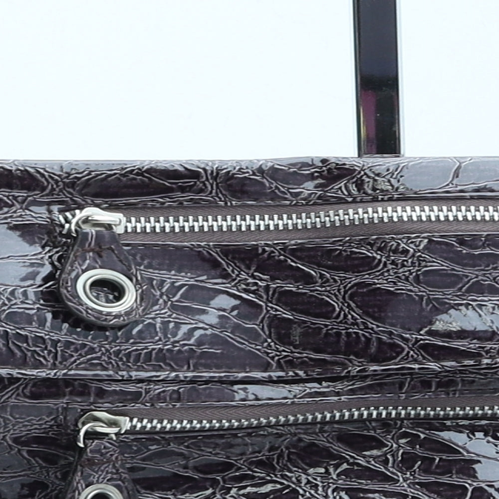 Preworn Womens Purple Polyurethane Clutch Size Small