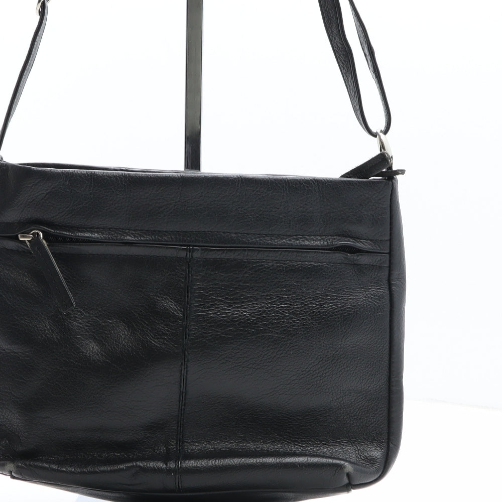 Taurus Womens Black Solid Leather Crossbody Size Medium