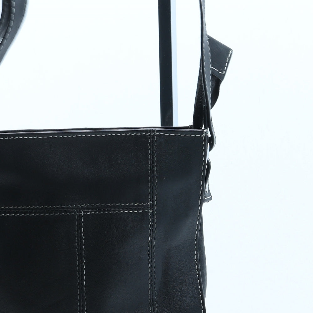 Preworn Womens Black Polyurethane Crossbody Size Small