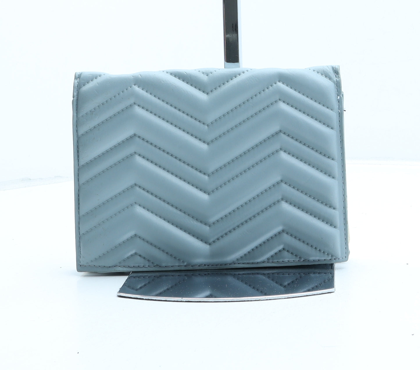 Preworn Womens Blue Polyurethane Clutch Size Small