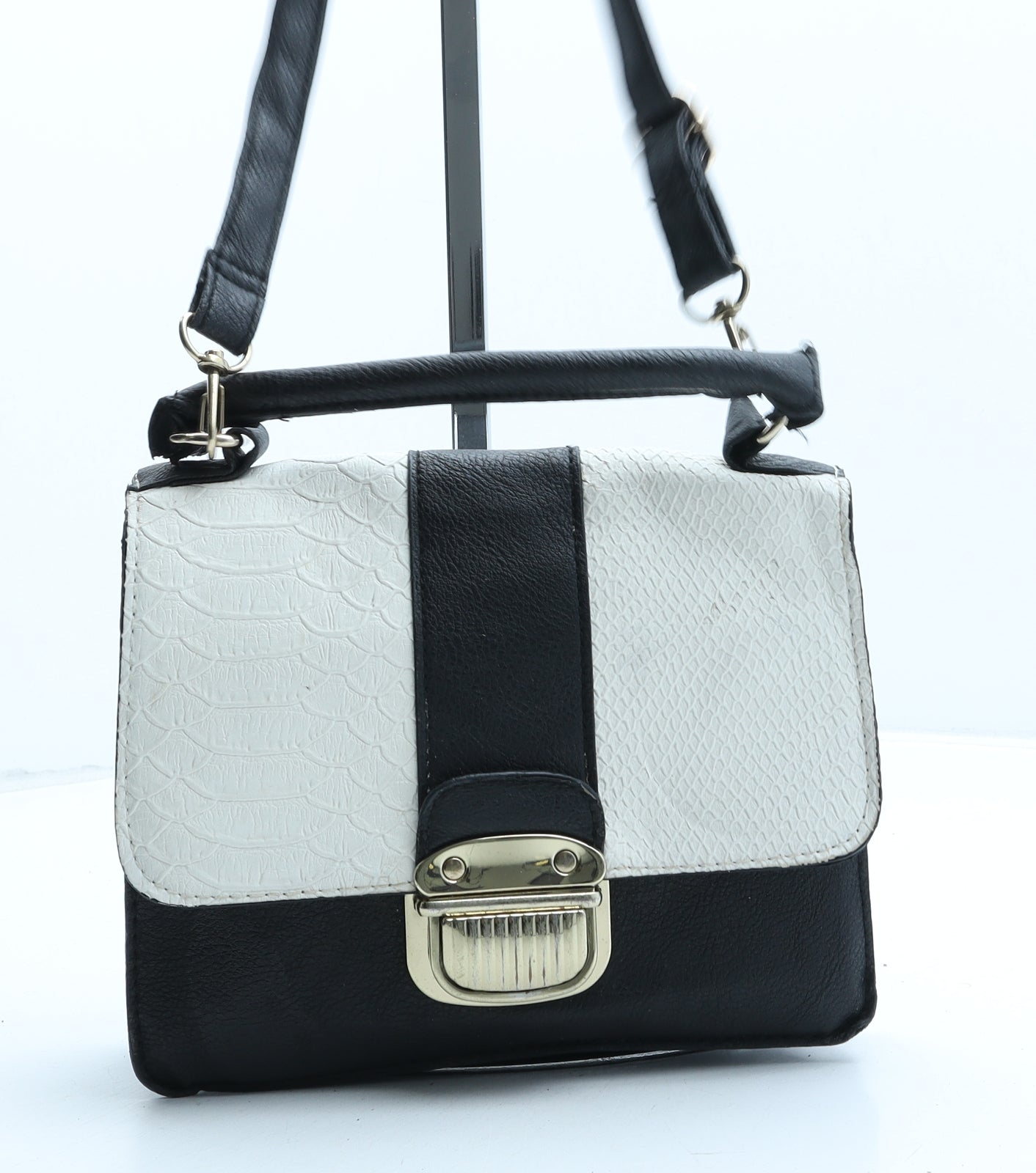 New Look Womens Black Colorblock Polyurethane Crossbody Size Small - Croc Texture