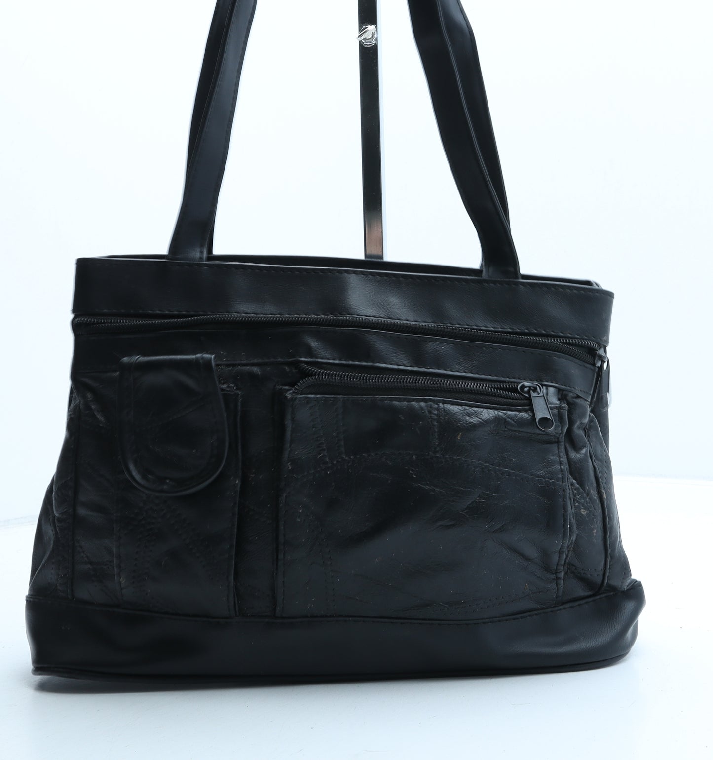 Preworn Womens Black Polyurethane Shoulder Bag Size Medium