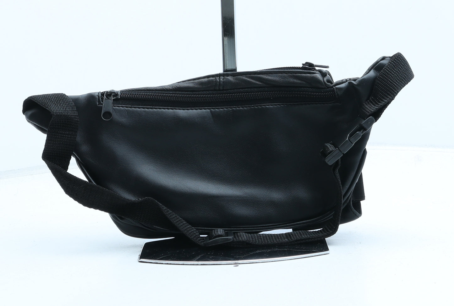 Preworn Womens Black Polyurethane Belt Bag & Waist Pack Size Small