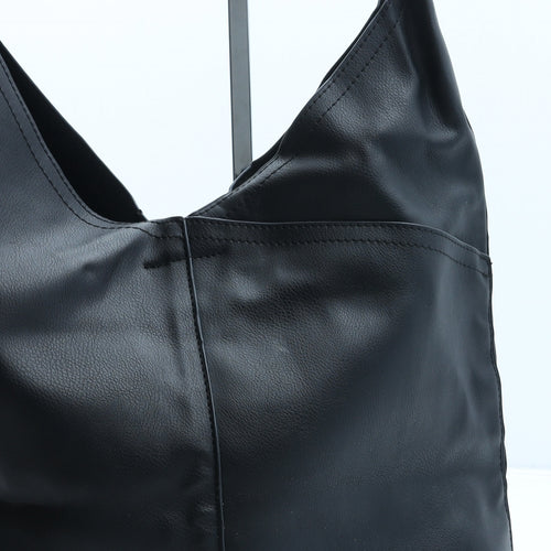 Preworn Womens Black Polyurethane Shoulder Bag Size Small