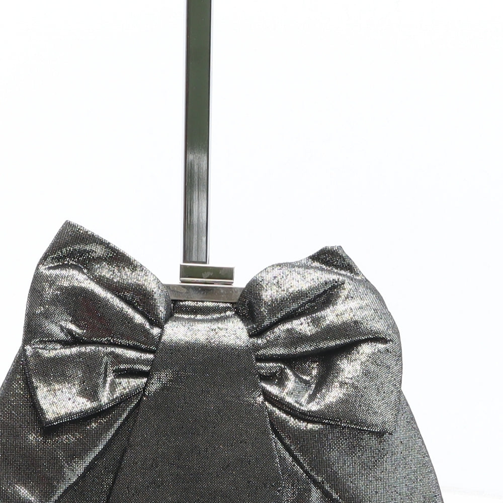 Preworn Womens Silver Solid Polyester Clutch Size Small
