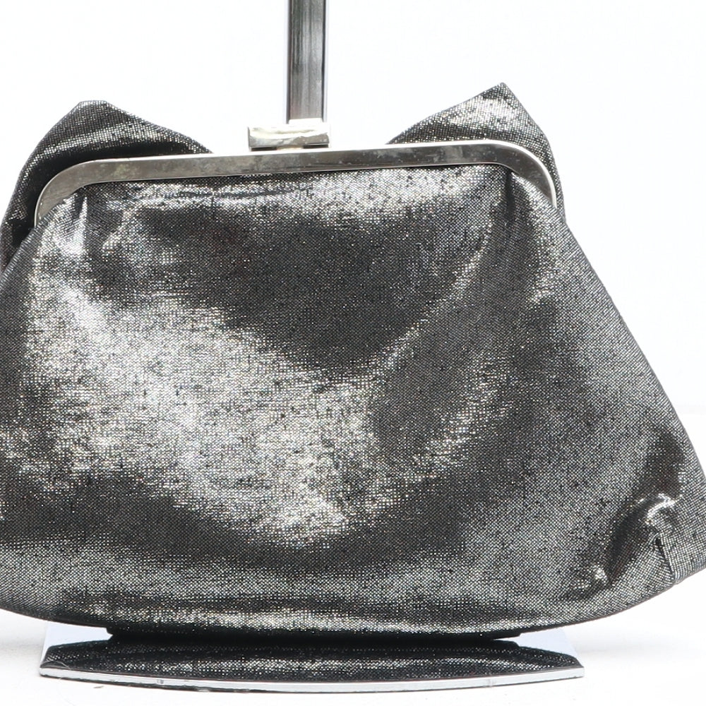 Preworn Womens Silver Solid Polyester Clutch Size Small