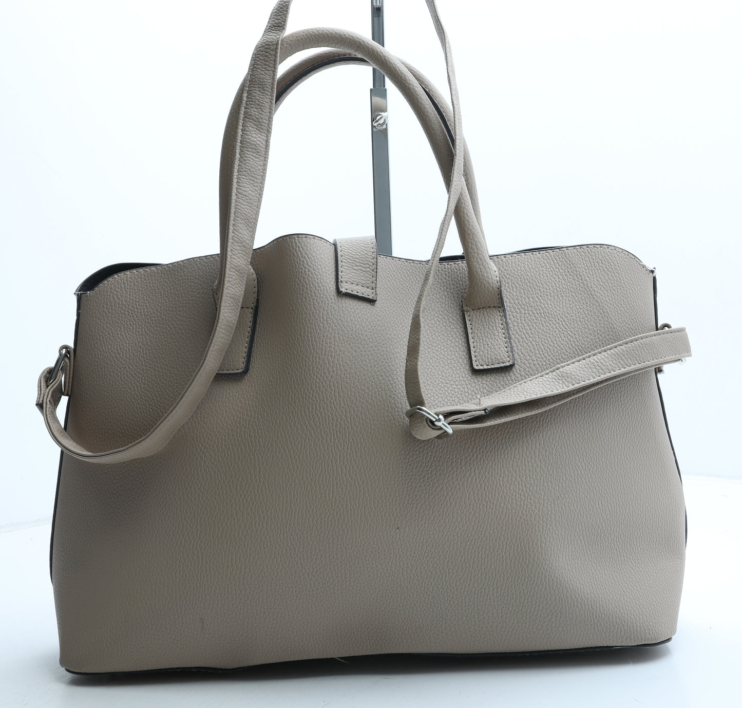 Preworn Womens Beige Polyurethane Hobo Bag Size Large